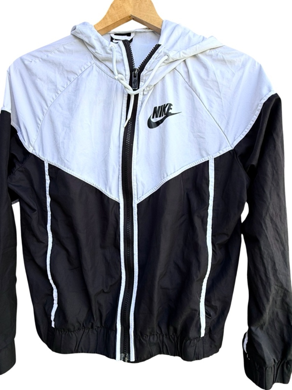Nike Sportswear Windrunner Jacket Women’s SZ Medium Lightweight CN6910-011 - Picture 3 of 7